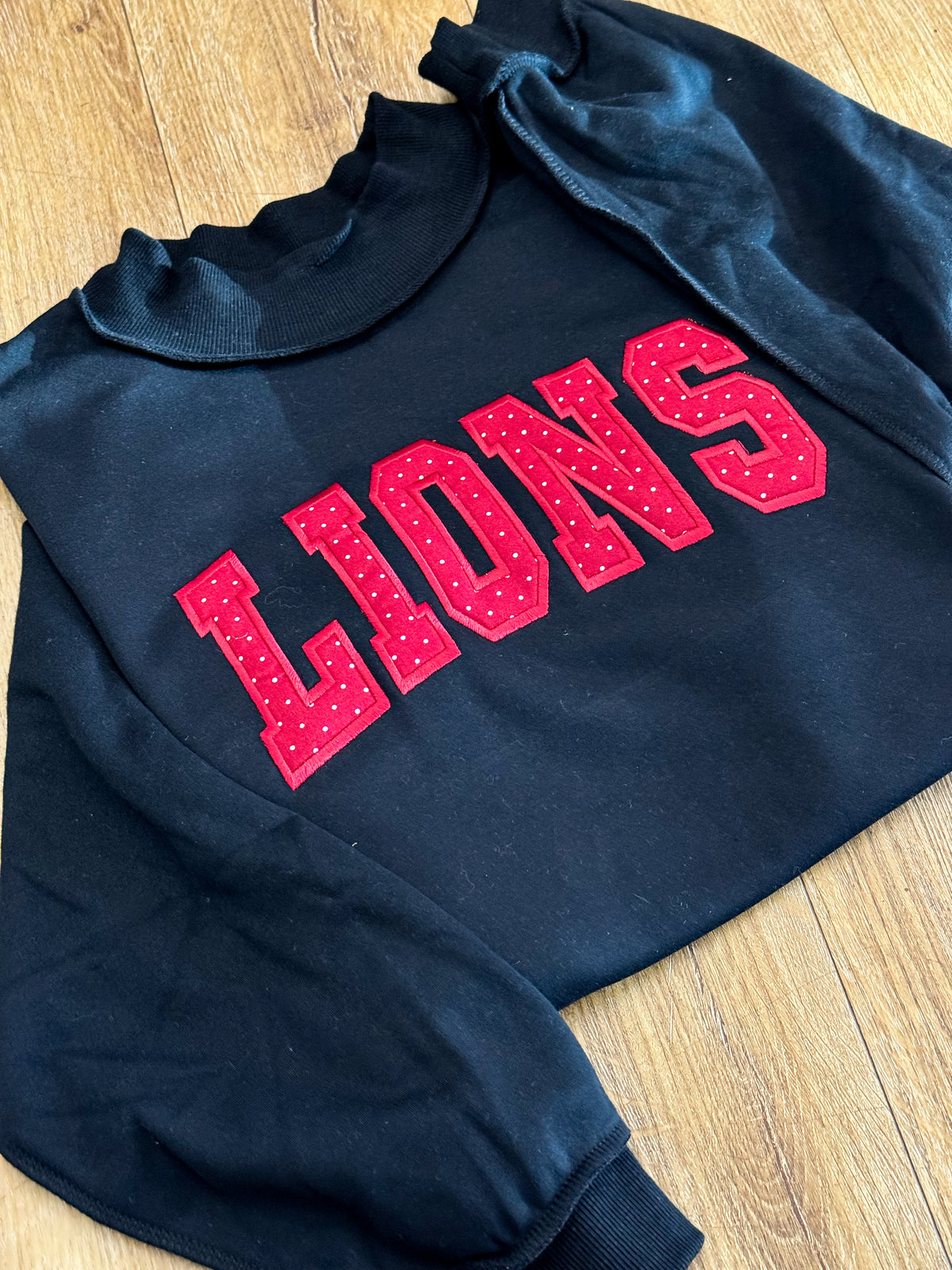 Lions Embroidered Mockneck Black