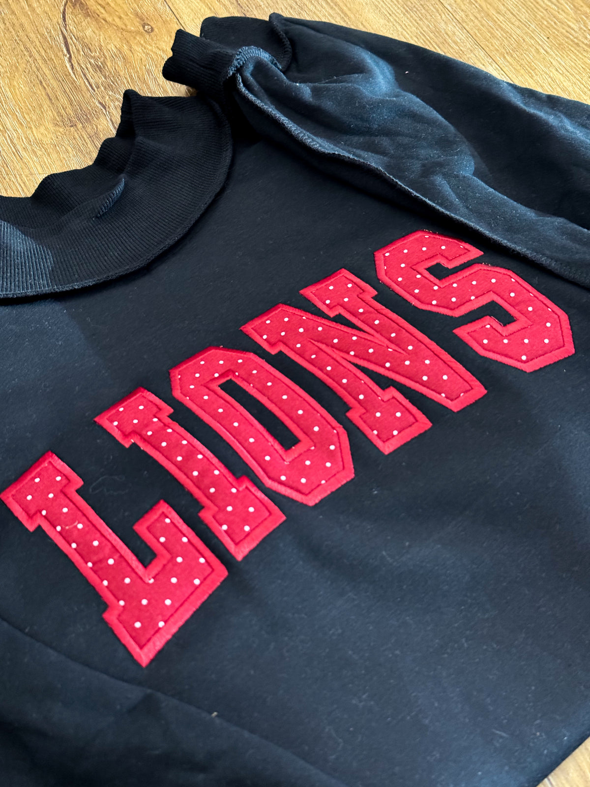Lions Embroidered Mockneck Black